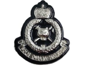 Polis Lencana Topi Besi